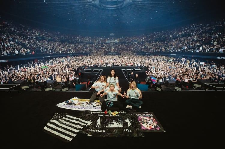 ONE OK ROCKワールドツアー完遂、新曲「Dystopia」リリース発表