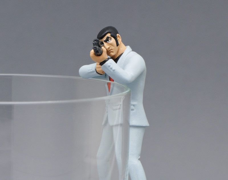 ゴルゴがコップのフチから狙い撃ち…超A級スナイパーのハードボイルドな