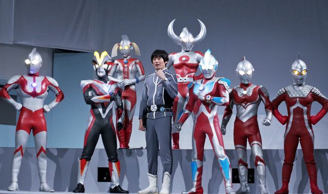 博多大吉、ウルトラヒーローとの対面に感激「東京ってすごい」｜シネマ