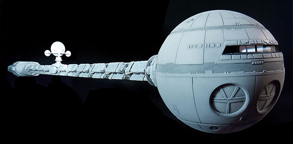 2001年宇宙の旅 1/144 ディスカバリー号 プラモデル