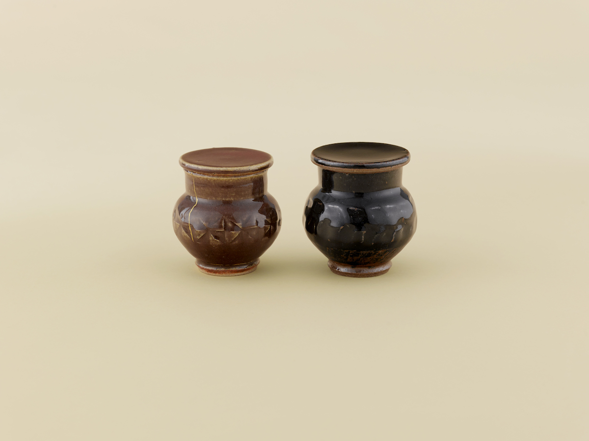 骨董王子・郷古隆洋の日用品案内。武内晴二郎の灰落とし – No. 402