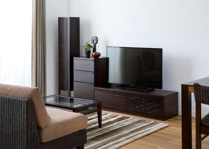 バンブー・フロアーランプ～シェードの繊細なスリットとバンブー素材が