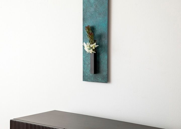高岡銅器 on the wall～伝統工芸「高岡銅器」一輪挿しの壁掛け花器