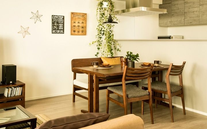 No.119 ダークブラウンのインテリアで統一、おしゃれな二人暮らし空間