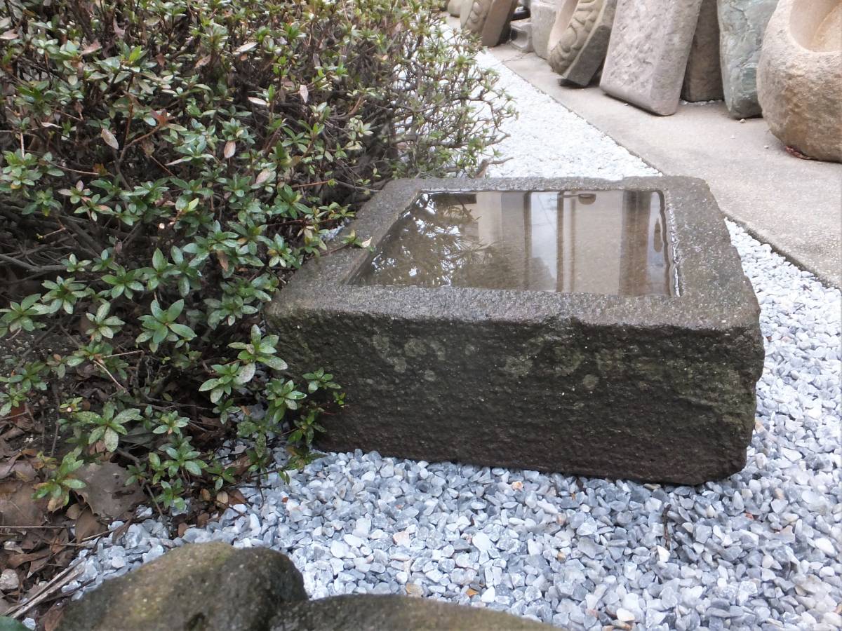 四角水鉢・向鉢・オブジェ・バードバス・庭石・ガーデニング・置物