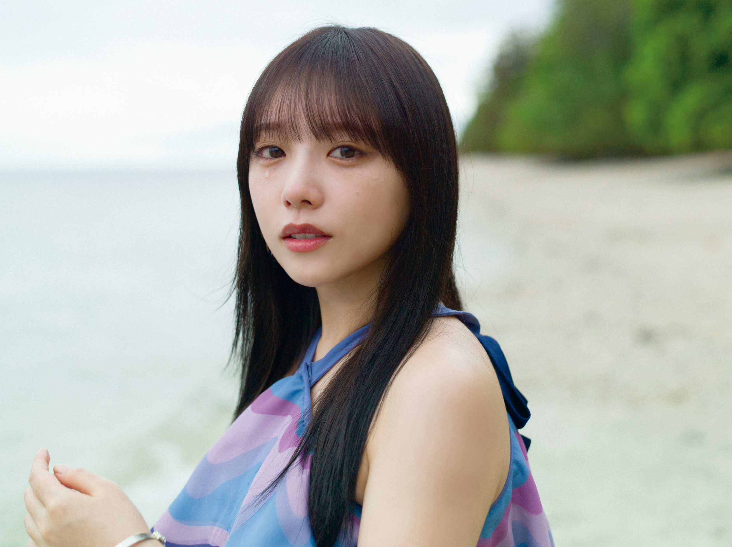 乃木坂46与田祐希、Wセンターを務めた『逃げ水』衣装で涙…3rd写真集に