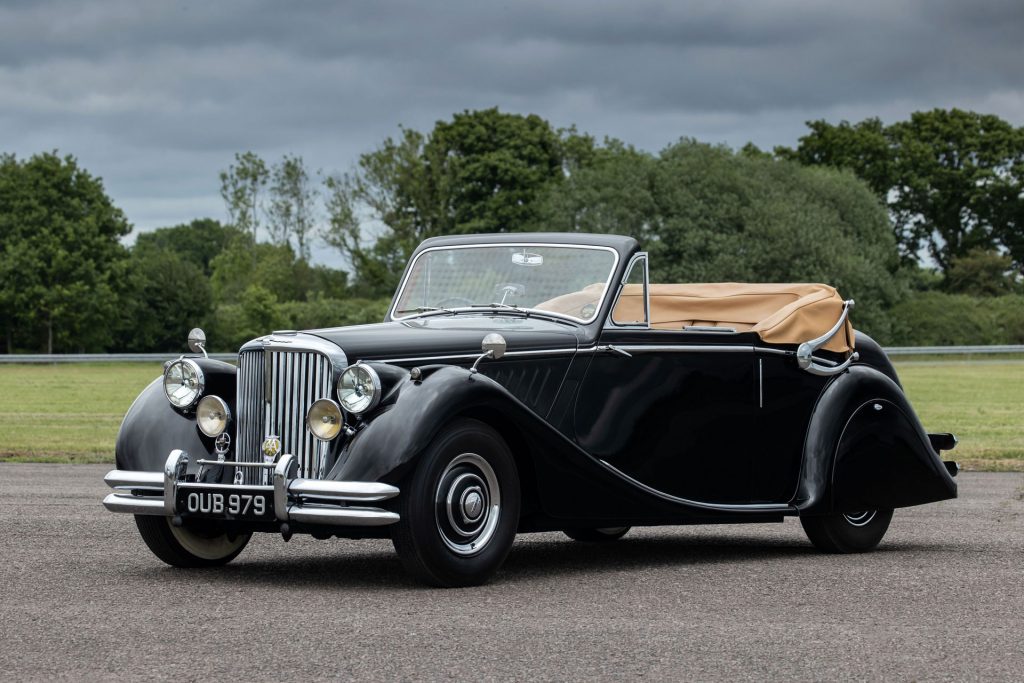 ジャガー・ランドローバー エリザベス女王2世の即位70周年祝う | 中古