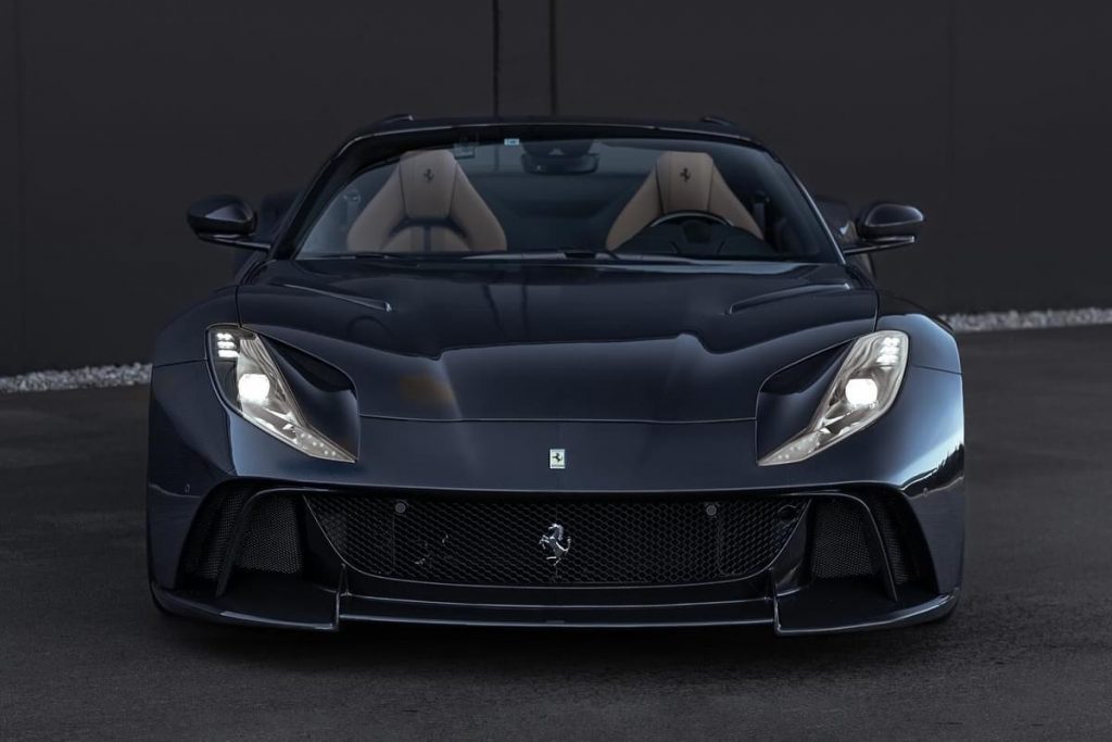 世界に1台！フェラーリ「812GTS」ベースのフルカーボン仕様車を披露