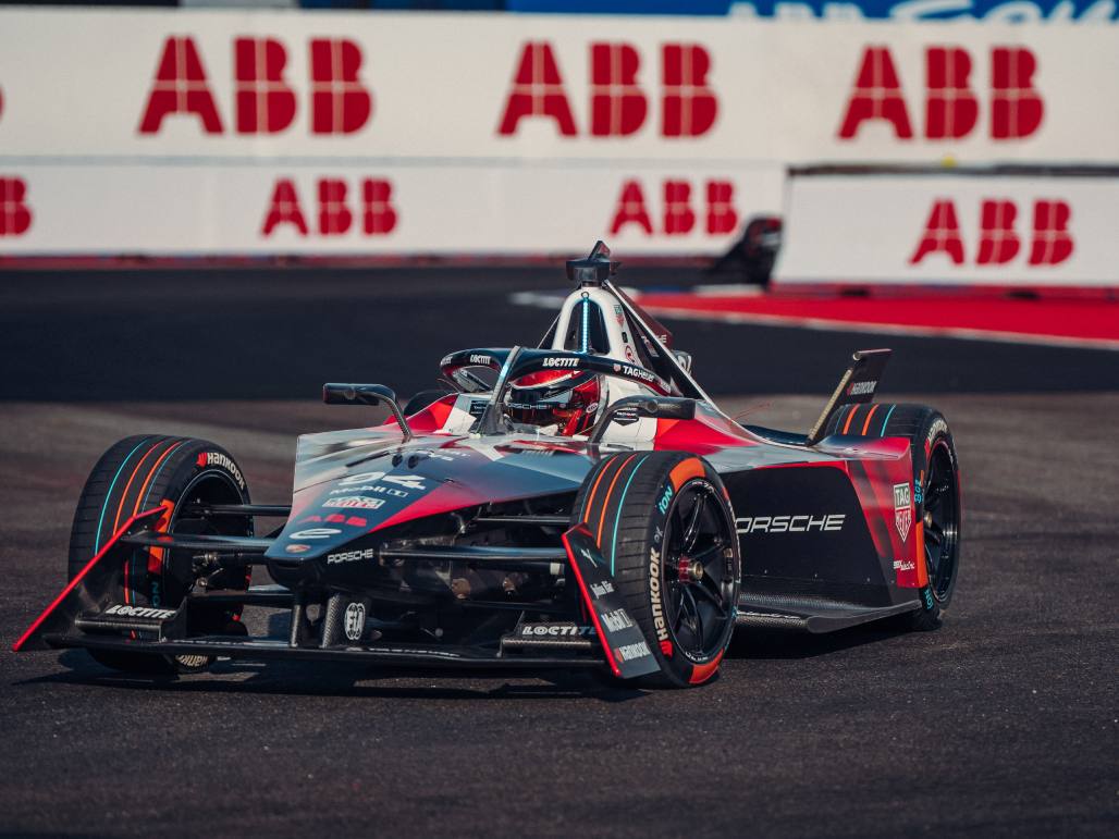 ポルシェのフル電動レーシングカー「99Xエレクトリック」フォーミュラE