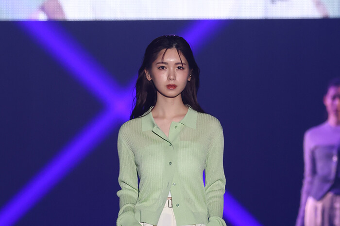 乃木坂46筒井あやめ、超クールなルックで印象ガラリ！ - girlswalker