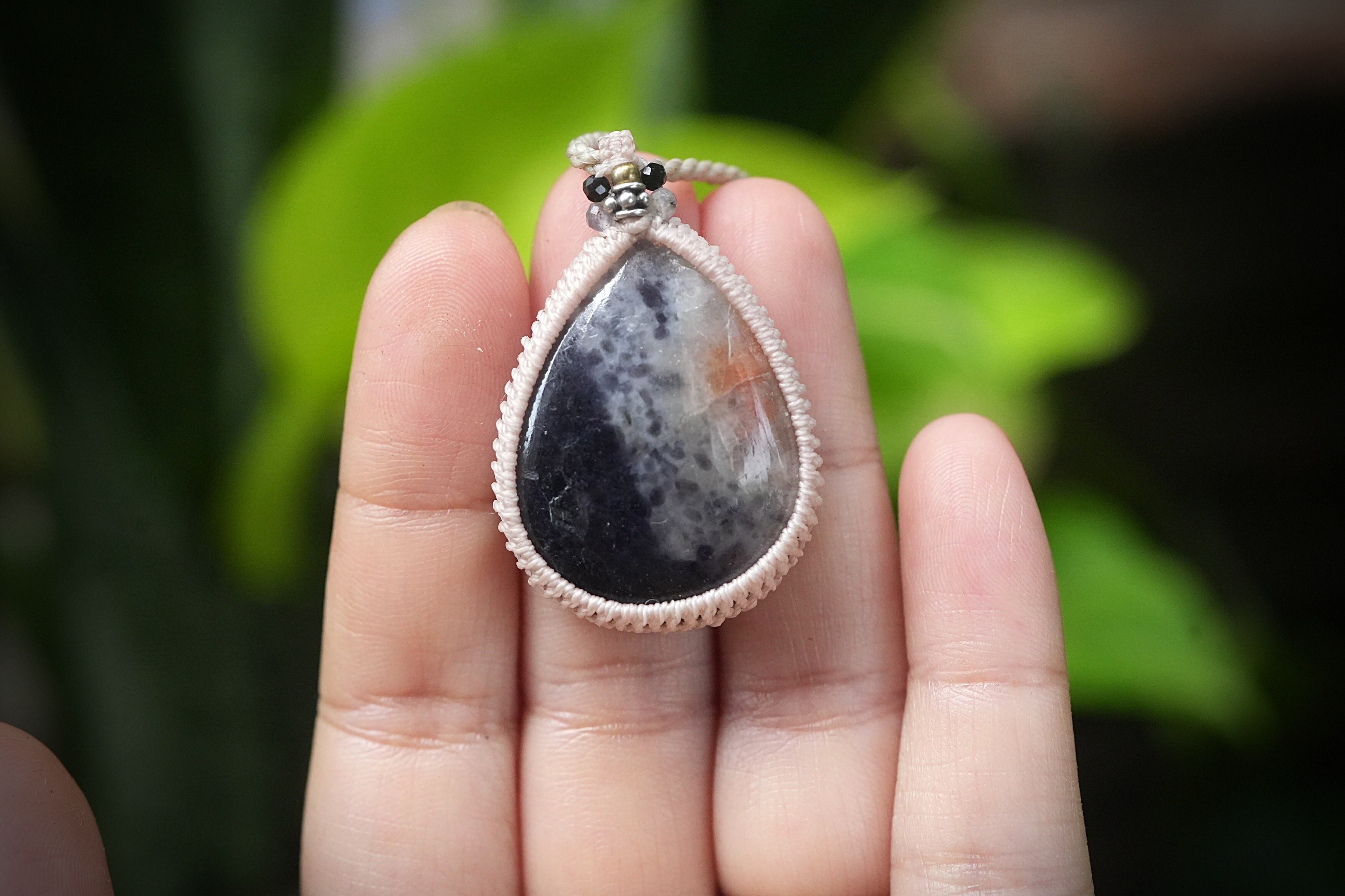 天然石】【ハンドメイド】2色☆iolite sunstone マクラメネックレス