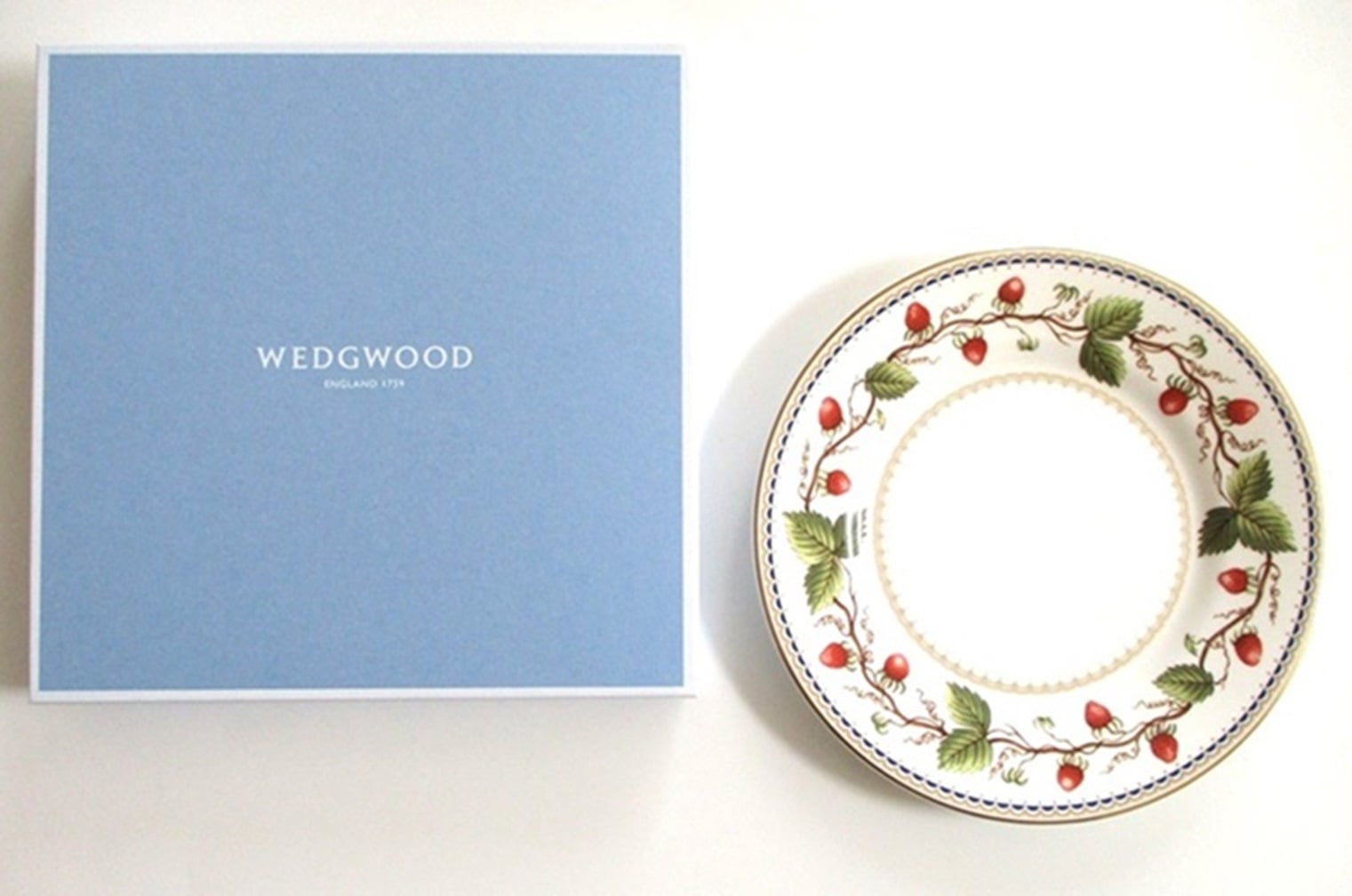ウェッジウッドWEDGWOOD ワイルドストロベリーアーカイブ 20センチ