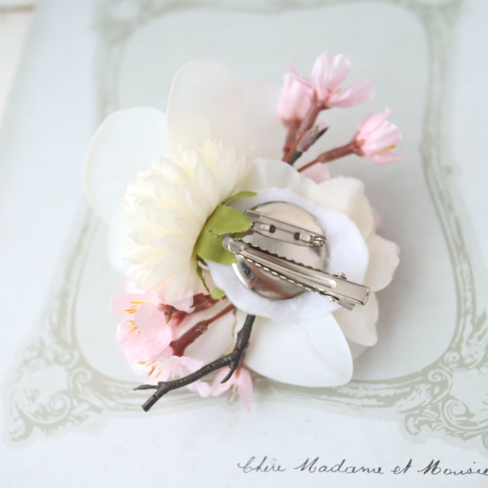 桜ハンドメイド2024 桜色の淡い胡蝶蘭 桜を添えて コサージュ 入学式