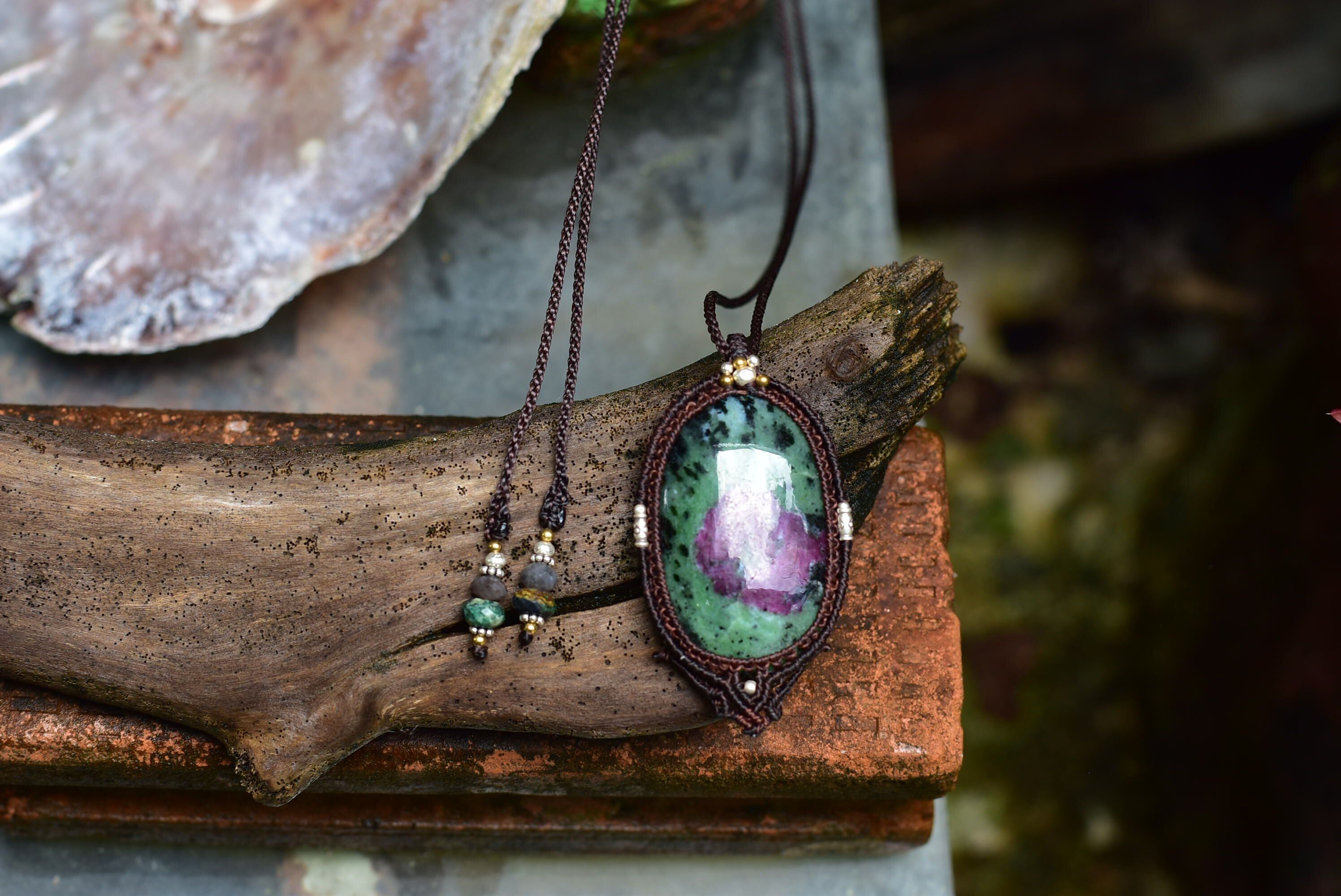 天然石】 【ハンドメイド】ルビーの半島☆160ct大粒☆ ルビーイン