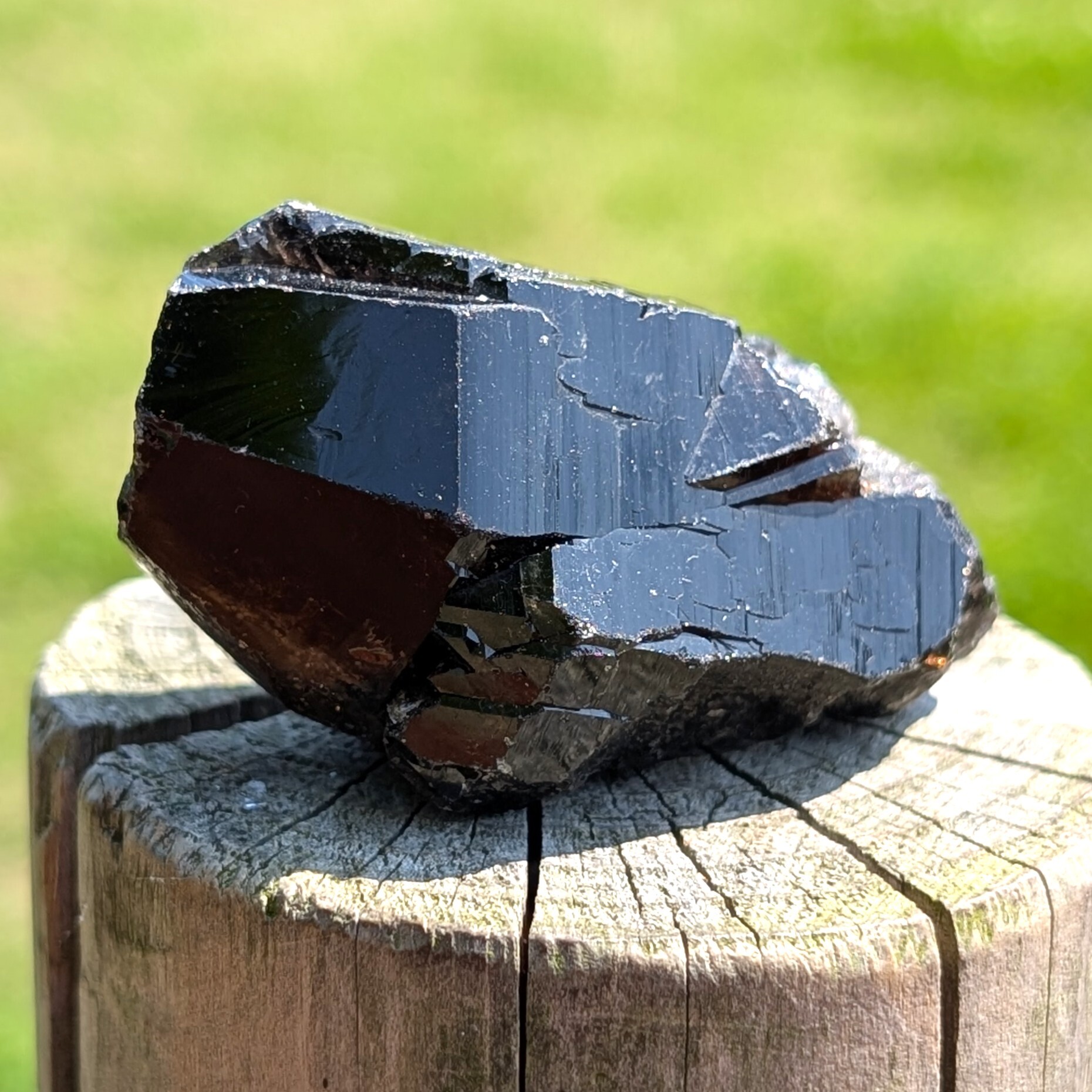 モリオン 原石 山東省産 黒水晶 53g 漆黒の輝き お守り効果