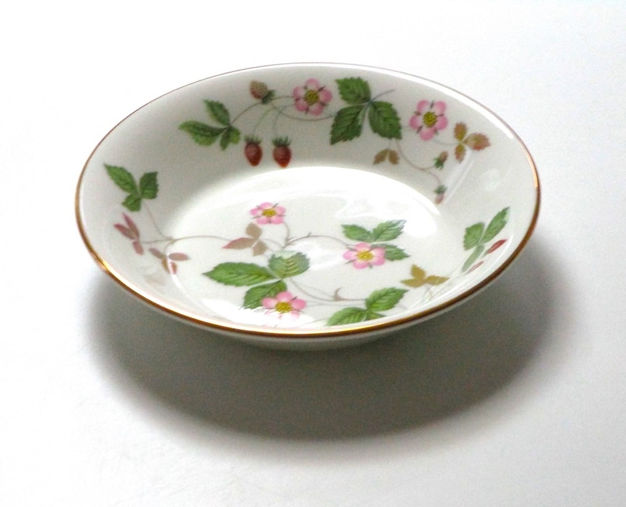 ウェッジウッドWEDGWOOD ワイルドストロベリー フルーツソーサー 13cm