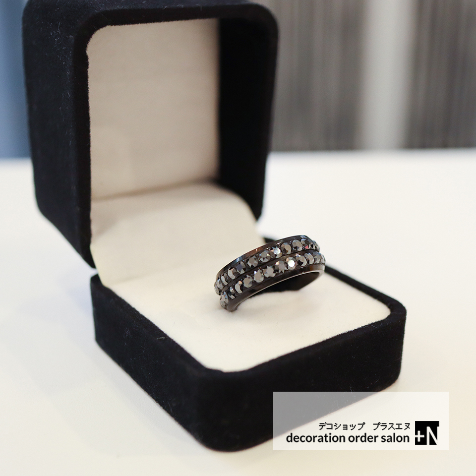 スワロフスキー リング 2連風デザイン ブラックジュエリー ステンレス