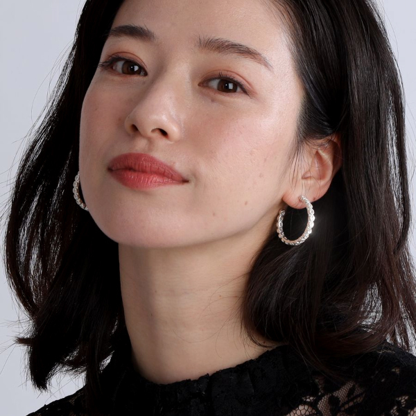 スワロフスキー ミルフープ ピアス／イヤリング ミル打ち キラキラ