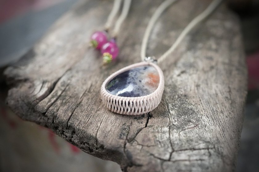 天然石】【ハンドメイド】2色☆iolite sunstone マクラメネックレス