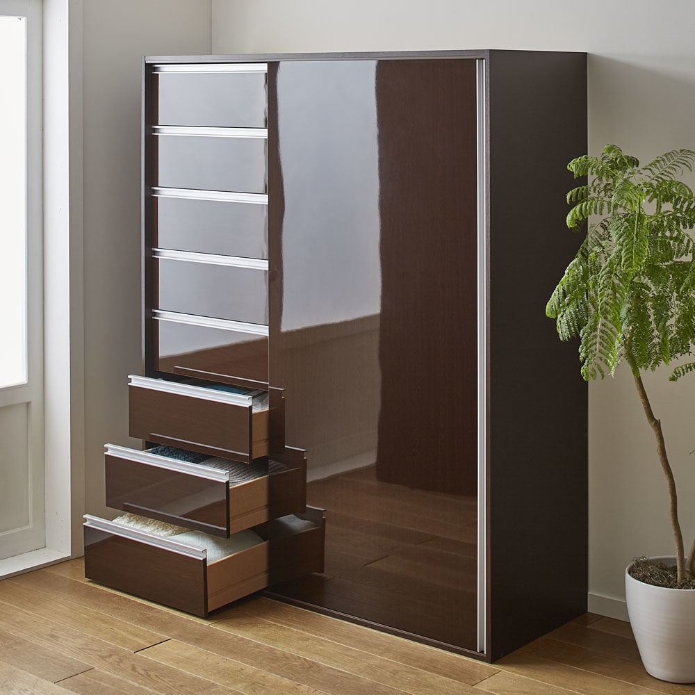 衣類をまとめて収納できる光沢仕上げタワーチェストクローゼット