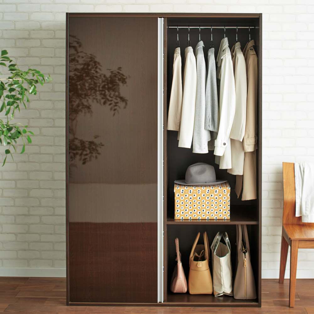 衣類をまとめて収納できる光沢仕上げタワーチェストクローゼット