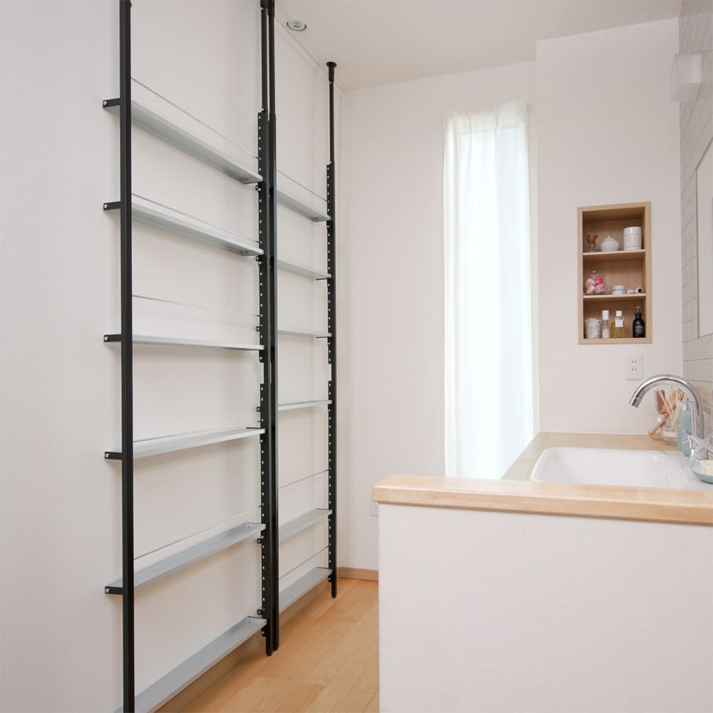 超薄型突っ張りディスプレイ収納ラック 幅55cmタイプ 奥行12cm高さ