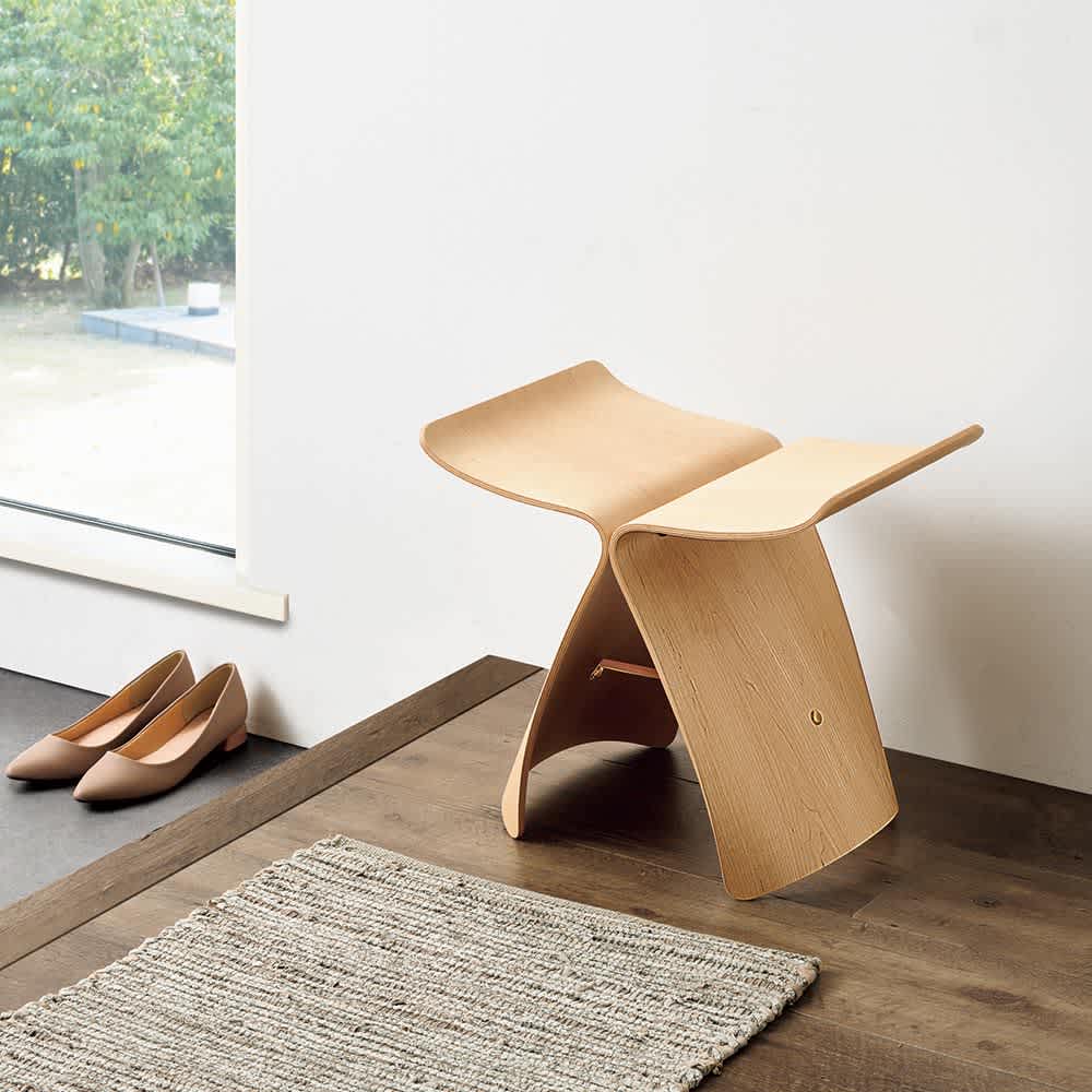 バタフライスツール［天童木工・てんどうもっこう／デザイン：柳宗理