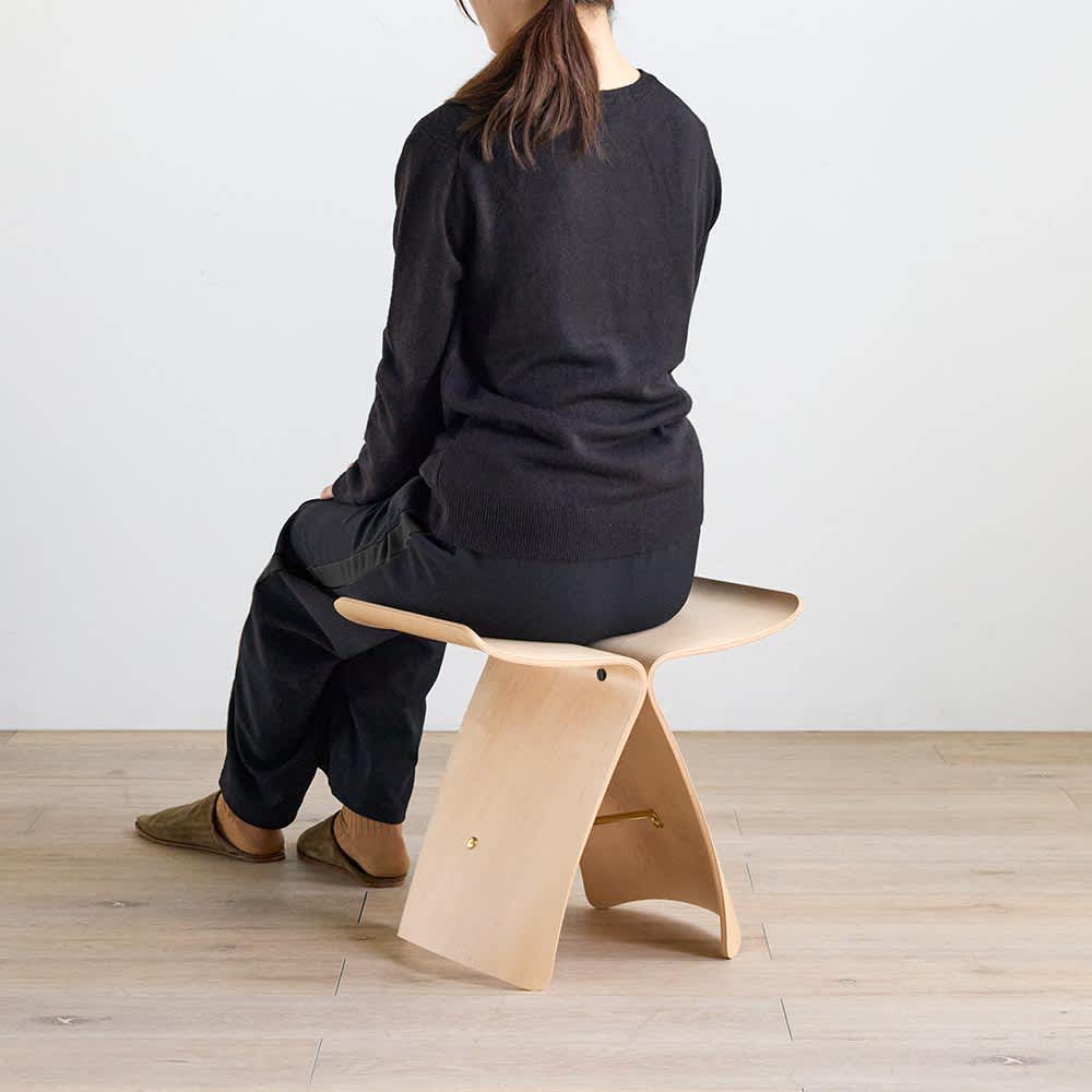 バタフライスツール［天童木工・てんどうもっこう／デザイン：柳宗理
