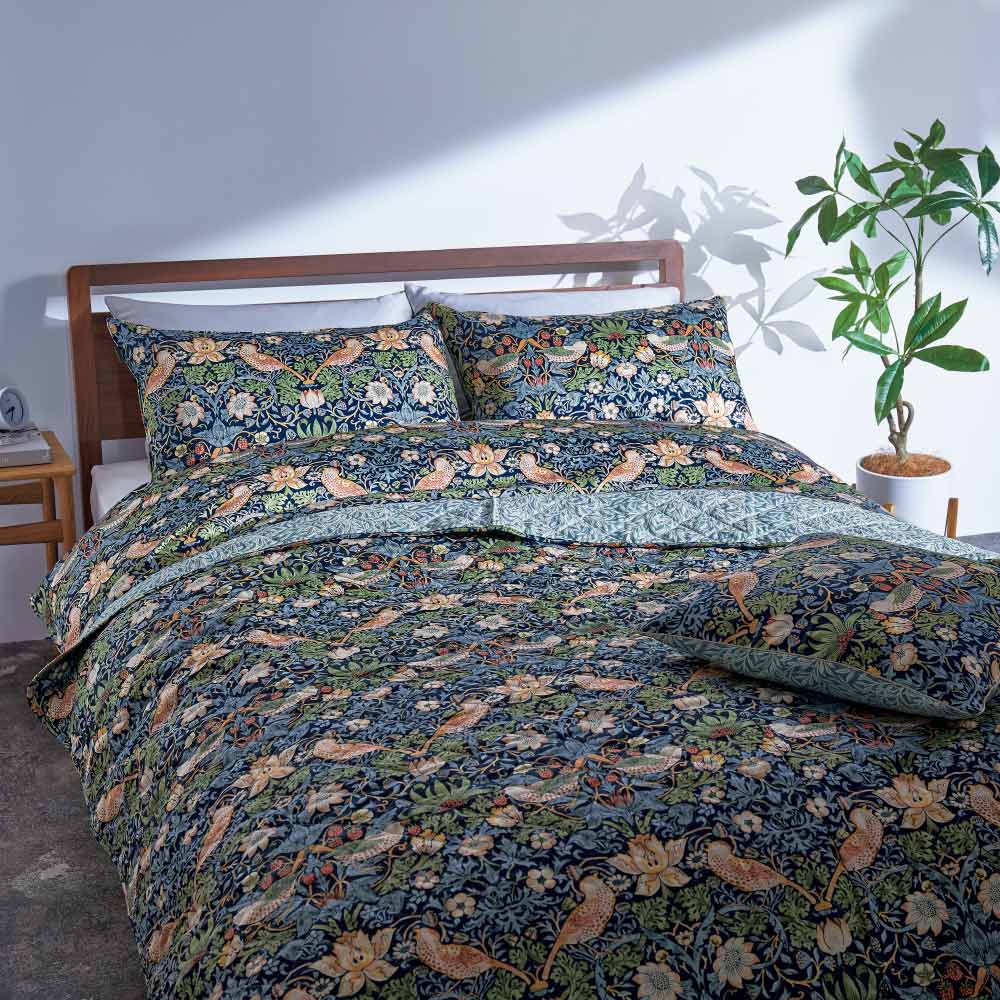 モリス ギャラリー カバーリング〈いちご泥棒〉 キルトベット