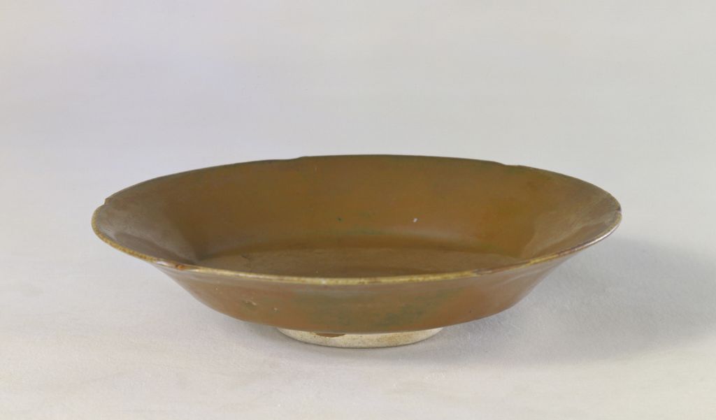 定窑紫金釉葵瓣口盘- 故宫博物院