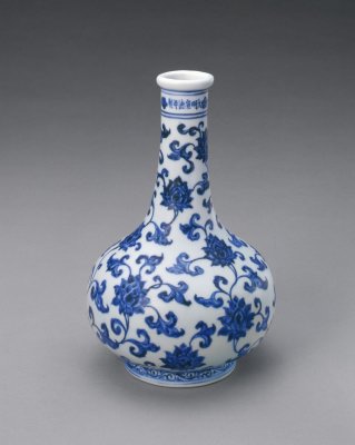 青花缠枝莲纹瓶- 故宫博物院