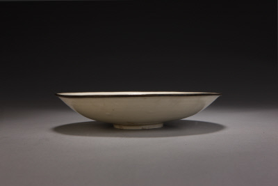 定窑白釉刻划花海水双鱼纹盘- 故宫博物院