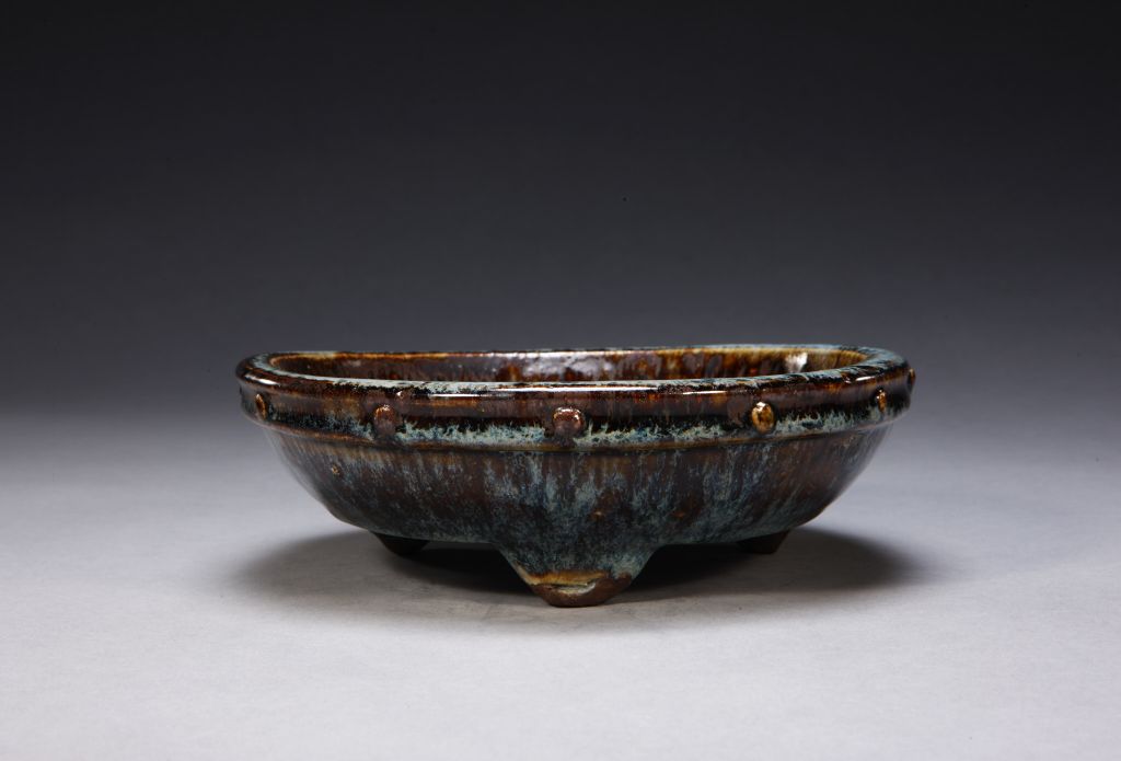 石湾窑仿钧釉鼓钉三足花盆托- 故宫博物院