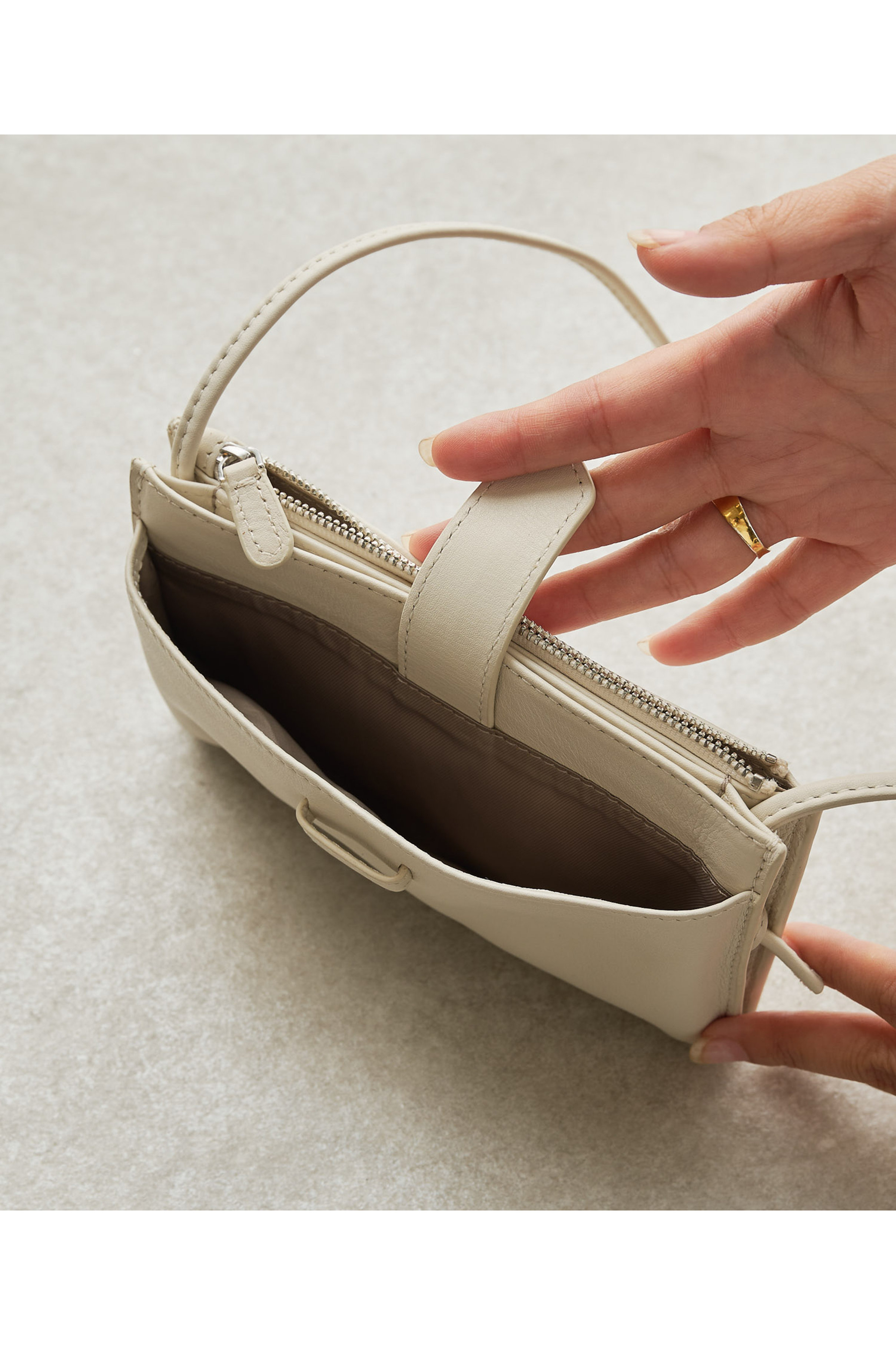 Whim Gazette(ウィム ガゼット)｜【Hoaw.】スマホウォレットショルダー