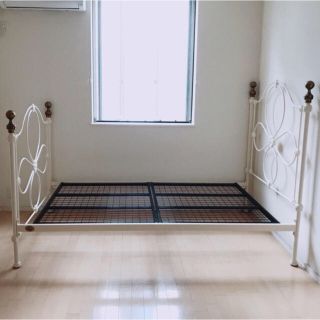 LAURA ASHLEY（ベッド/マットレス）のフリマアイテム一覧