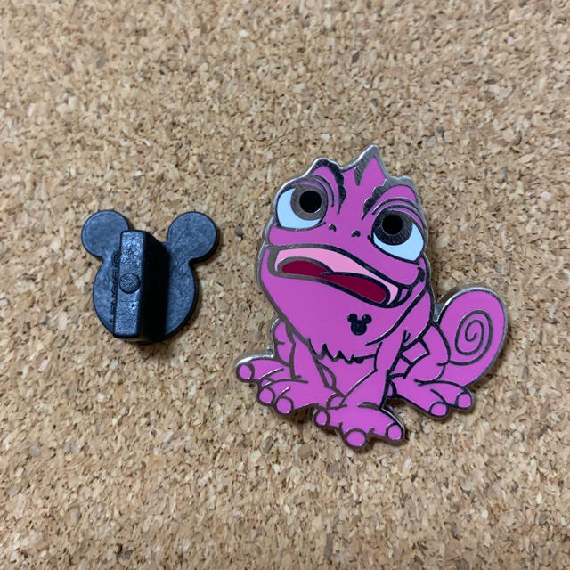 ラプンツェル - パスカル ピンバッジ ディズニー ラプンツェル 海外