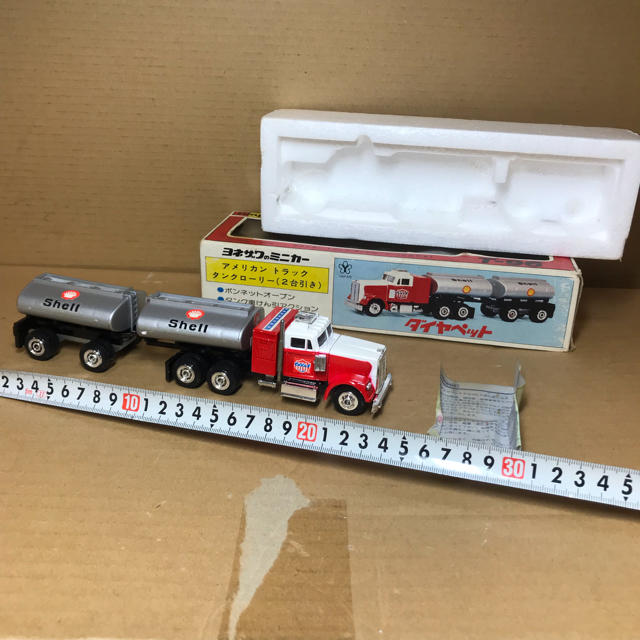 ヨネザワのミニカー アメリカントラックタンクローリー2台引き