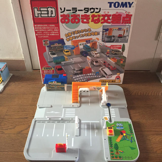Takara Tomy - トミカ ソーラータウン おおきな交差点の通販 by