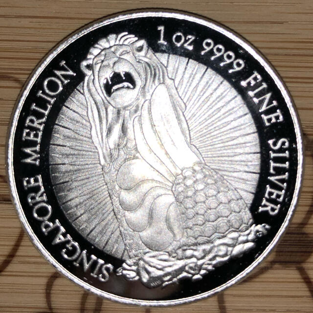 日本では激レア】シンガポールマーライオン純銀メダル 1oz の通販 by