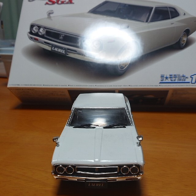 アオシマ1/24日産ローレルSGXブタケツローレル1972年式ホワイト