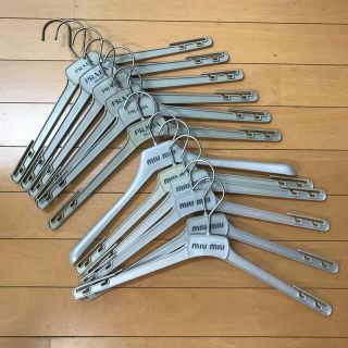 PRADA（押し入れ収納/ハンガー）のフリマアイテム一覧