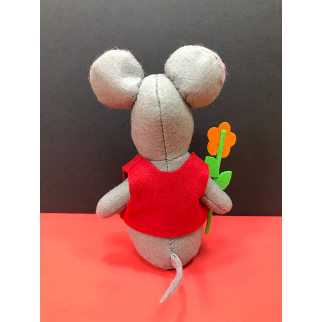 赤いチョッキを着たねずみちゃん フエルト人形 ハンドメイド の通販 by