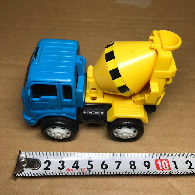 コンクリートミキサー車 ミニカー 全長約11cm プラスチック製の通販 by