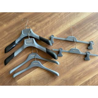 PRADA（押し入れ収納/ハンガー）のフリマアイテム一覧