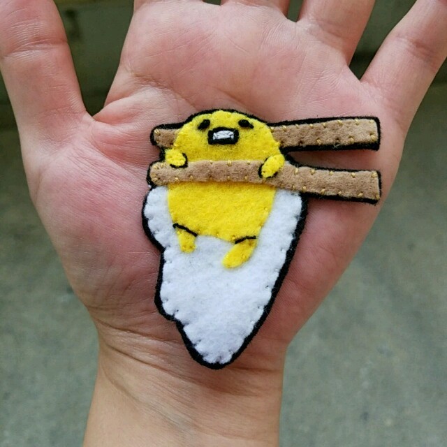 ぐでたま風フェルトハンドメイドワッペン☆～おちる…編～の通販 by