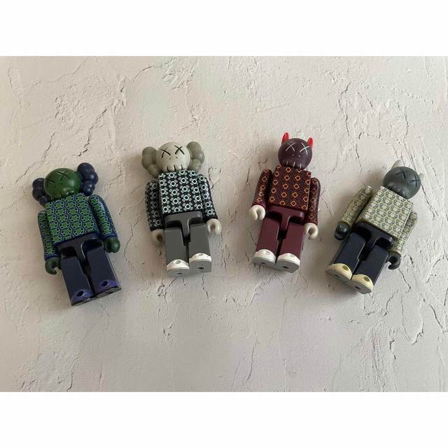 KAWS バスストップ キューブリック 入手困難KAWS バスストップ 入手