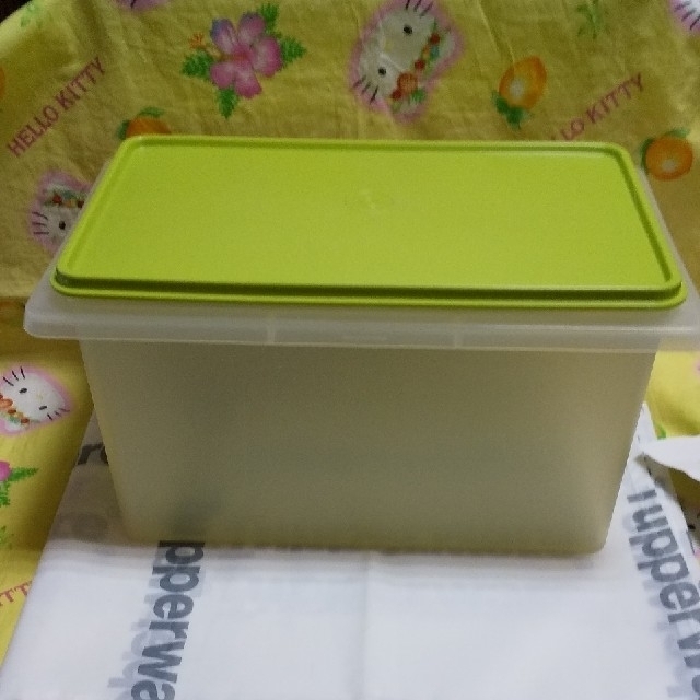 タッパーウエア 5キロキーパーの通販 by E☆A｜ラクマ