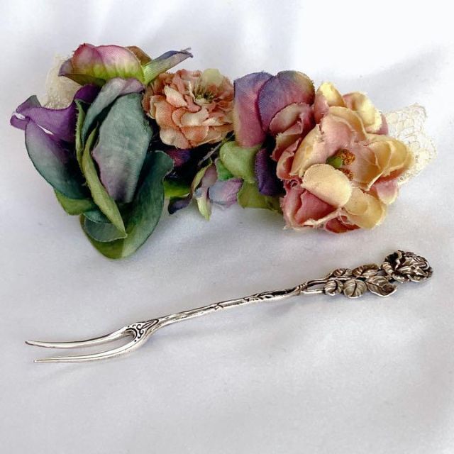 ドイツ製 ヒルデスハイムローズ 薔薇のピックフォーク小 銀800製 美品