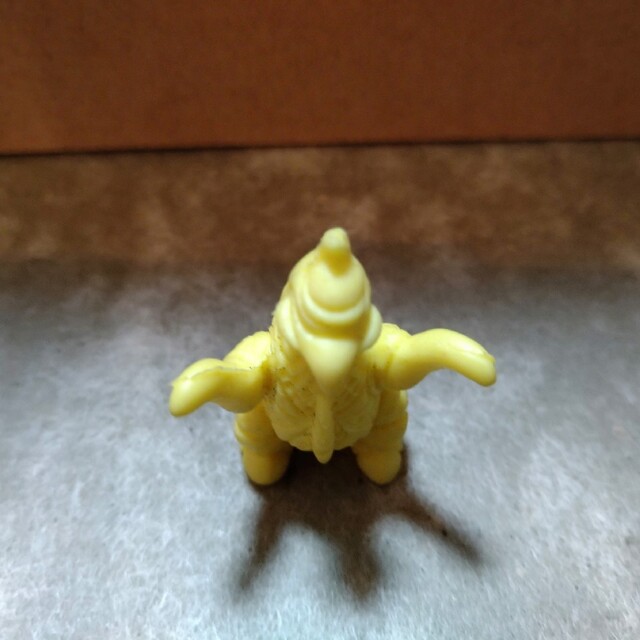 送料無料 怪獣消しゴム ウルトラマン 当時物 ガイガン 黄色 東宝