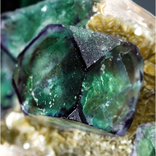 ナミビア エロンゴ フローライト AB677 天然石 原石 鉱物標本 鉱石 蛍